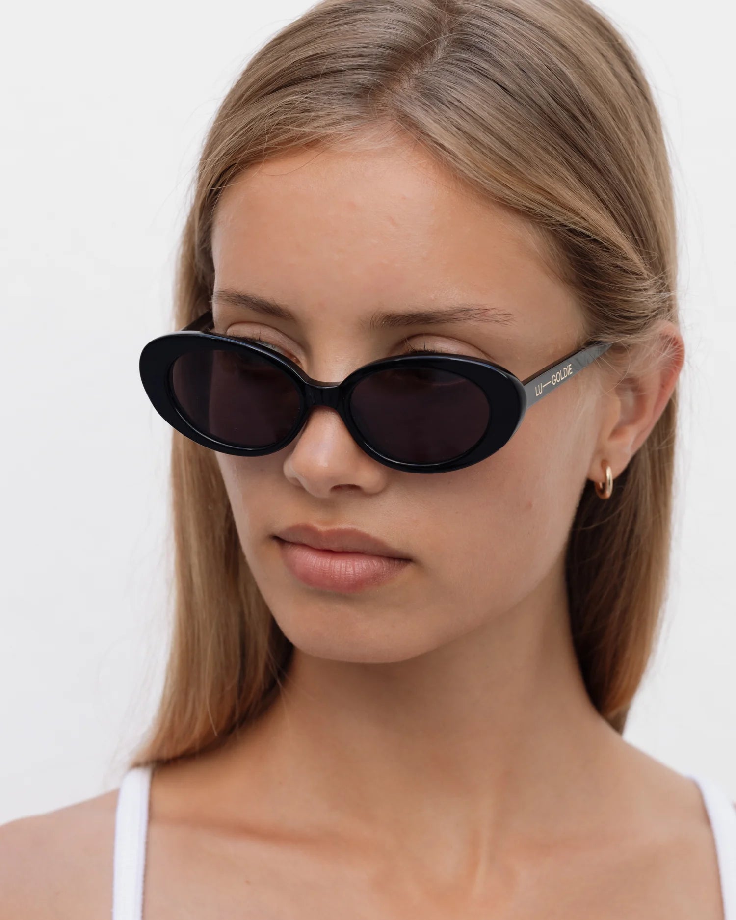 Lu Goldie Jeanne in Black